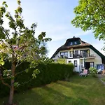Reethauser Boddenstr. 17 * Gager