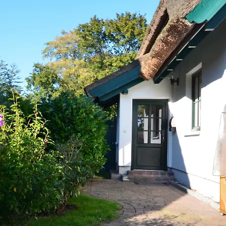 Reethauser Boddenstr. 17 *