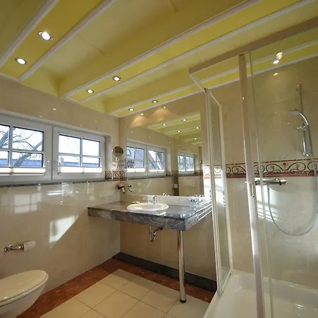 Reethauser Boddenstr. 17 *