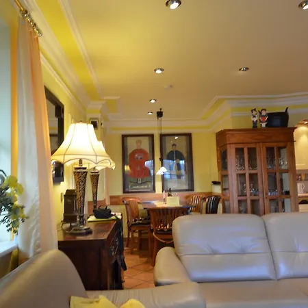 Reethauser Boddenstr. 17 *
